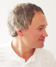 Book an Appointment with Illya Borreson for Acupuncture